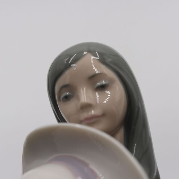 Lladro 5007 Bashful Girl in Pink Dress with Hat Figurine Statuette - Picture 3 of 12